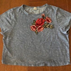 Blue crop top with flowers appliqué